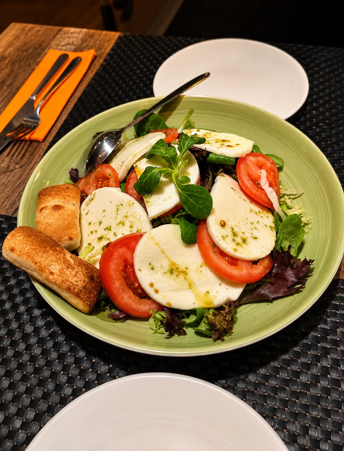 Capresesalade met mozzarella en tomaat