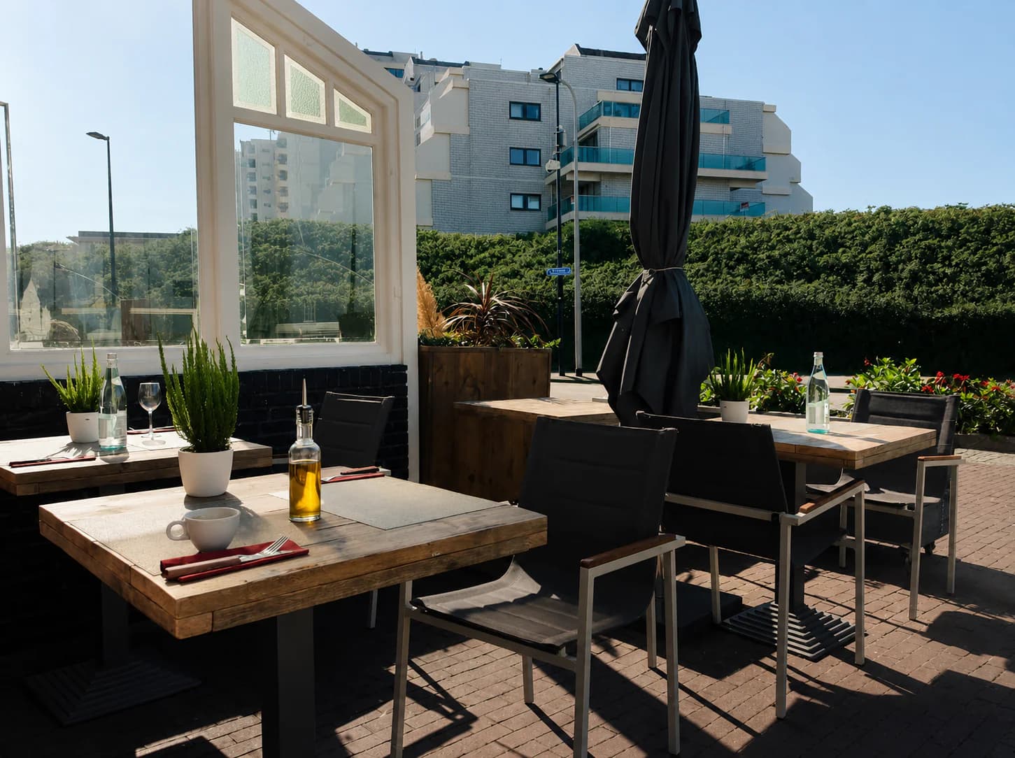 Terrastafels bij Pizzeria Italia in Noordwijk